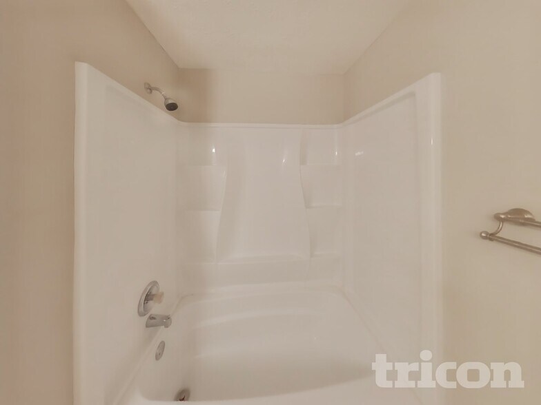 Building Photo - 365 Anna Ave