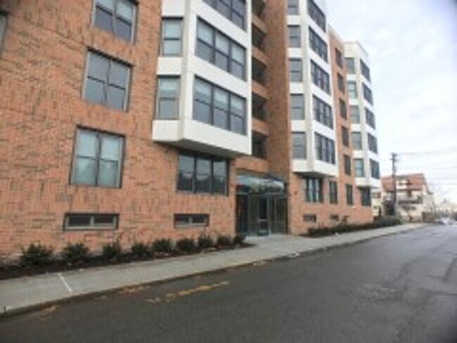 Building Photo - Stunning 2BR/2BA in Prime Allston Location!