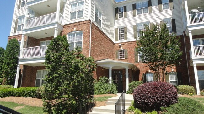 Primary Photo - Well maintained 2 br 2 ba condo in the gat...