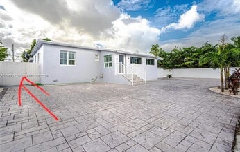 Building Photo - 230 E 56th St