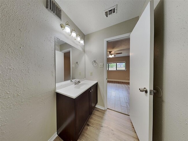 Building Photo - 7323 Silver Star Dr