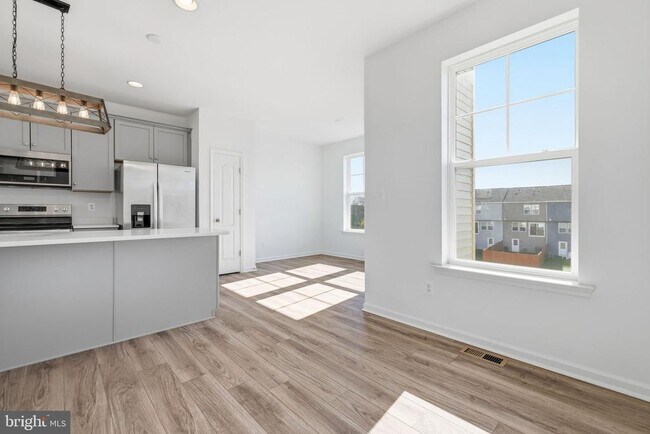 Building Photo - 38 Kirby Ct