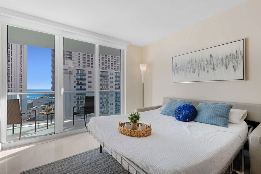 Building Photo - 3901 S Ocean Dr