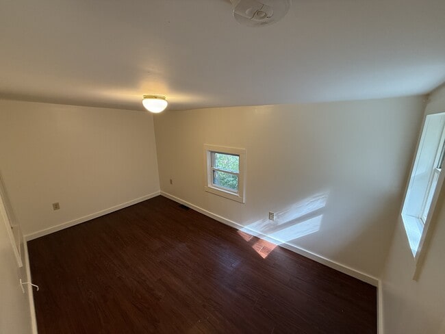 Building Photo - 335 Spencer Rd