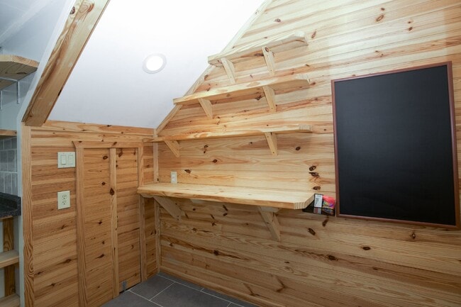 Building Photo - Cottage life in Southern Pines