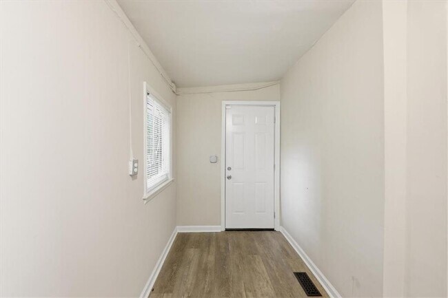 Building Photo - 154 Lawton St SW