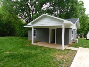 Building Photo - Newly Renovated 2 bed 1 bath cottage