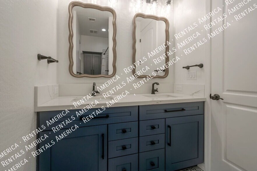 Building Photo - 374 W Azalea Dr