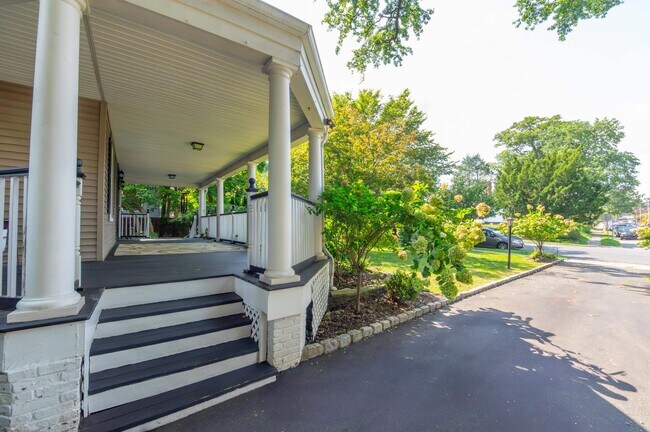 Building Photo - 356 Carteret Pl