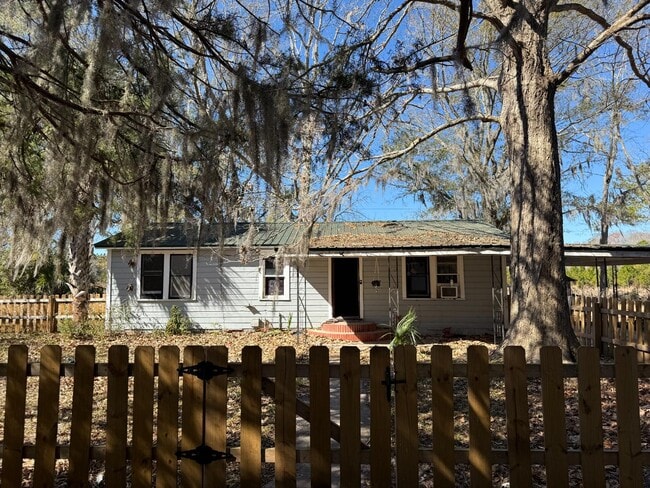 Building Photo - 2430 US Highway 301 N