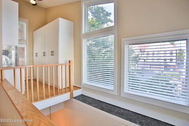 Building Photo - 2525 George Rogers Clark Pl