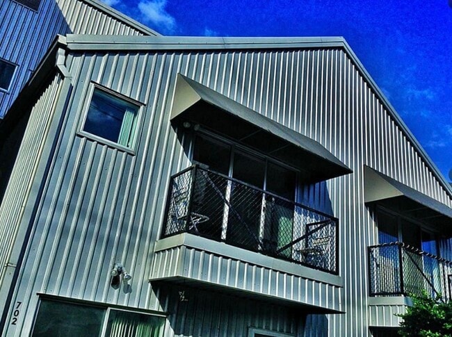 Building Photo - 702 Ruthven St