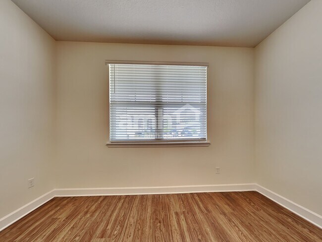 Building Photo - 3067 Creek Village Ln