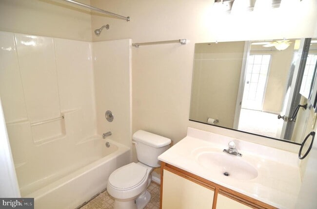 Building Photo - 46358 Columbus Dr