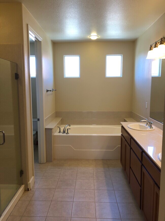 Building Photo - 1252 Water Lily Way