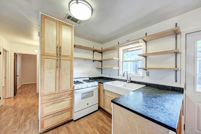 Building Photo - 1805 Mohle Dr