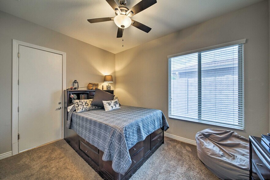 Building Photo - 18504 W Paradise Ln