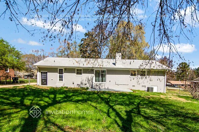 Building Photo - 232 Sandlewood Dr