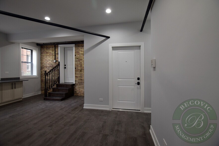 Building Photo - 6105 N Winthrop Ave