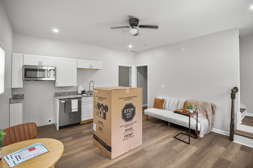 Building Photo - 789 Main St