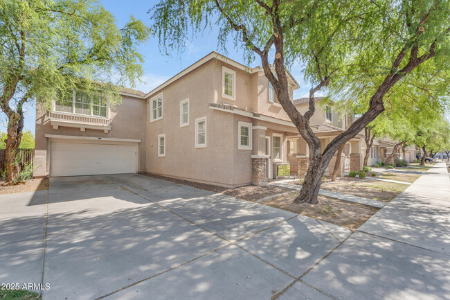 Building Photo - 2318 E Sunland Ave
