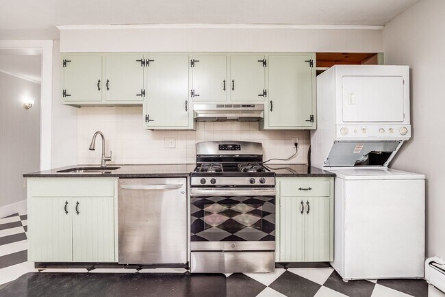 Building Photo - 179 Main St