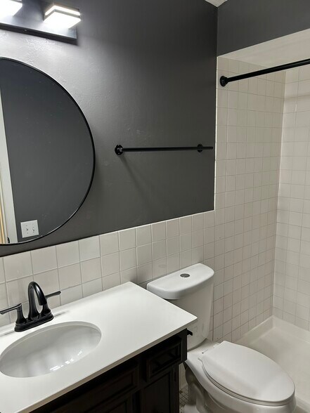 Master Bath - 2706 Mackubin St