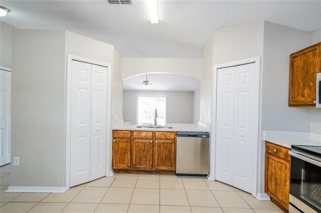 Building Photo - 3640 Queens Cove Blvd