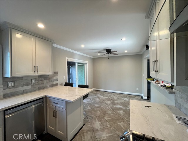 Building Photo - 10436 Amestoy Ave