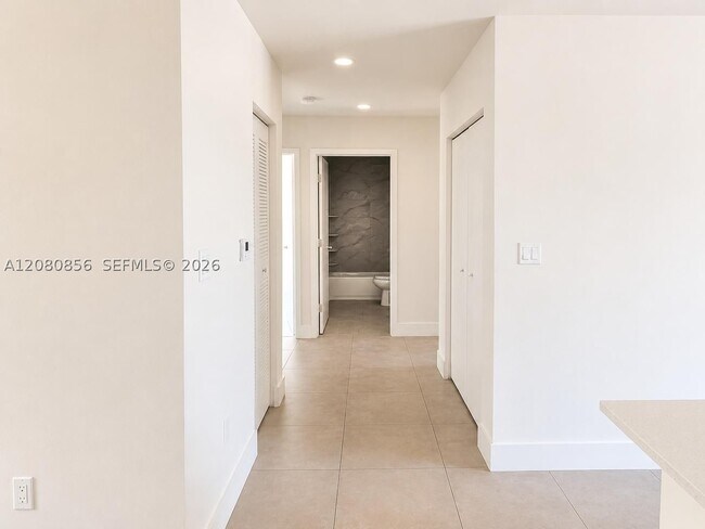 Building Photo - 2555 NE 193rd St