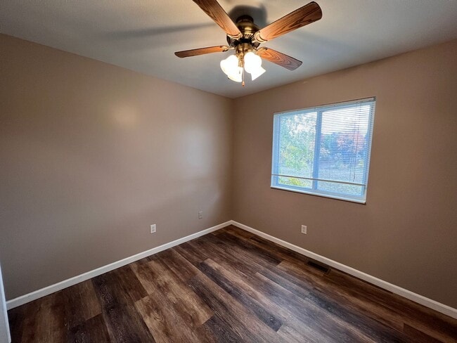 Building Photo - Spacious Split-Level Retreat Just Minutes ...