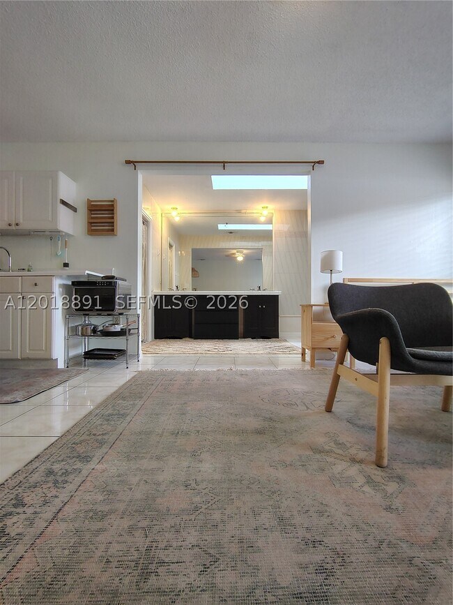 Building Photo - 1100 SW 88th Ave