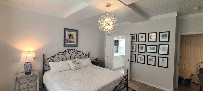 Building Photo - Beautifully Updated Elegant two Bedroom Ho...