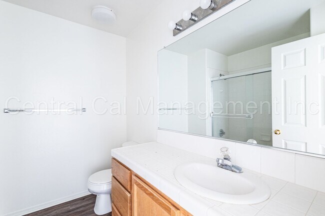 Building Photo - 4 Bedroom/2.5 Bath Home located in RiverLakes - $2645 Per month!