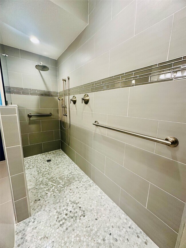 Building Photo - 3 W Greenhill Terrace Pl