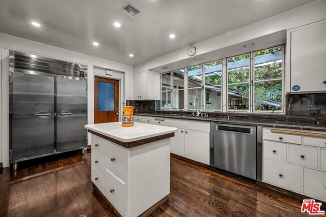 Building Photo - 829 Whittier Dr