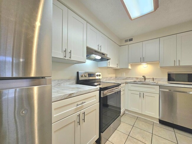 Building Photo - 8386 Brockham Dr
