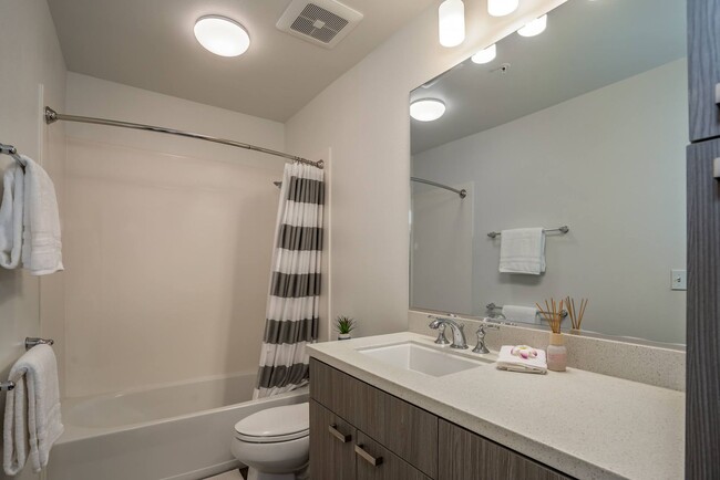 Building Photo - Furnished Townhome with Garage, 3 bedroom/2.5 Bathroom at Kamalani Flats