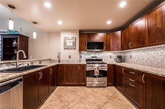 Building Photo - 150 S Las Vegas Blvd