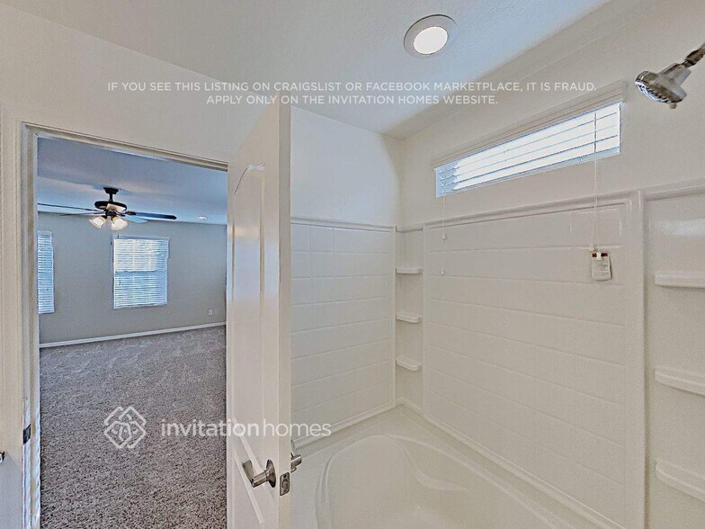Building Photo - 832 S Henry Ln