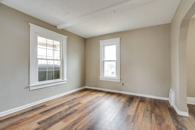 Building Photo - Spacious 3 Bedroom Akron Home