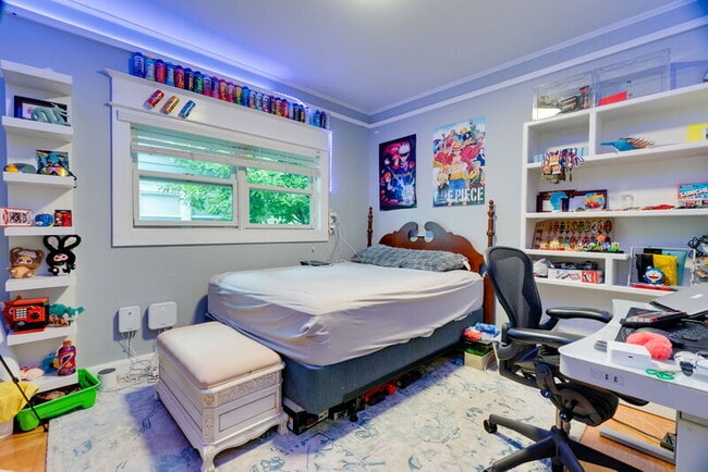 Building Photo - 3321 NE Peerless Pl