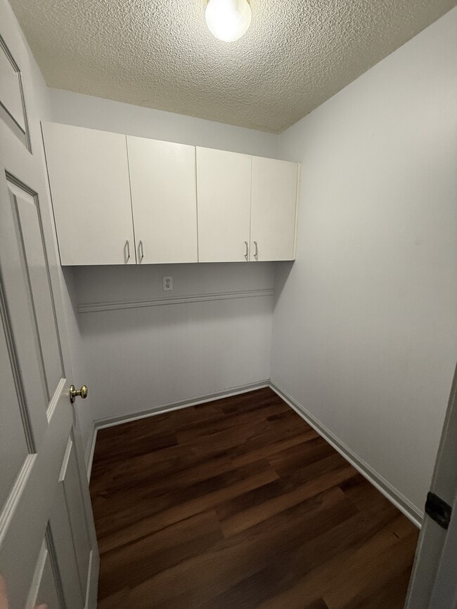 Building Photo - 1008 Old Oatland Island Rd