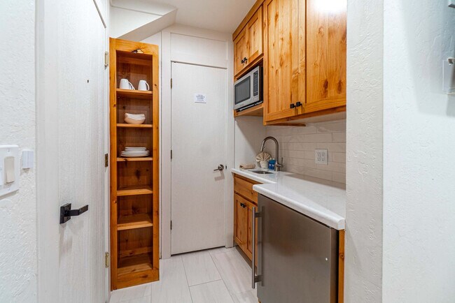 Building Photo - 820 Oriole Way