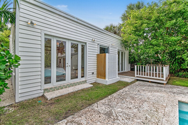 Building Photo - 845 Sunset Rd