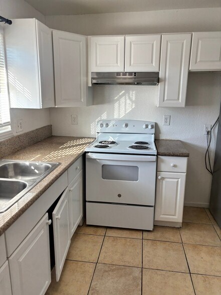 Building Photo - 1644 Cadillac Ln