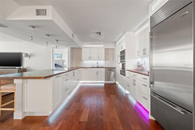 Building Photo - 500 Treasure Island Causeway
