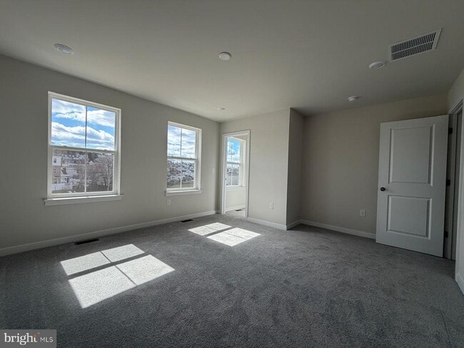 Building Photo - 33 E Front St