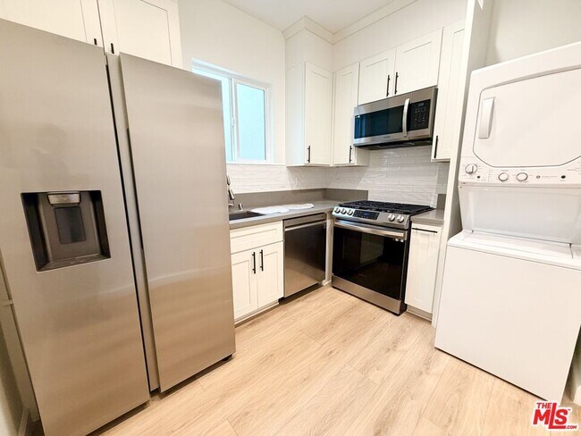 Building Photo - 816 N McCadden Pl