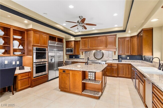 Building Photo - 9145 Tesoras Dr